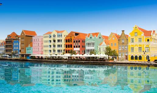 FOTO Znate li koliko je velik Cura&ccedil;ao? Mogli bi se iznenaditi. A more ga dodatno 'skra&cacute;uje'...