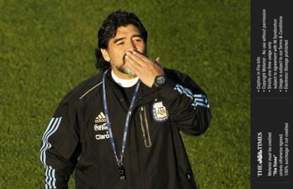 Senzacija: Maradona se nakon 17 godina vraća  na travnjak?!