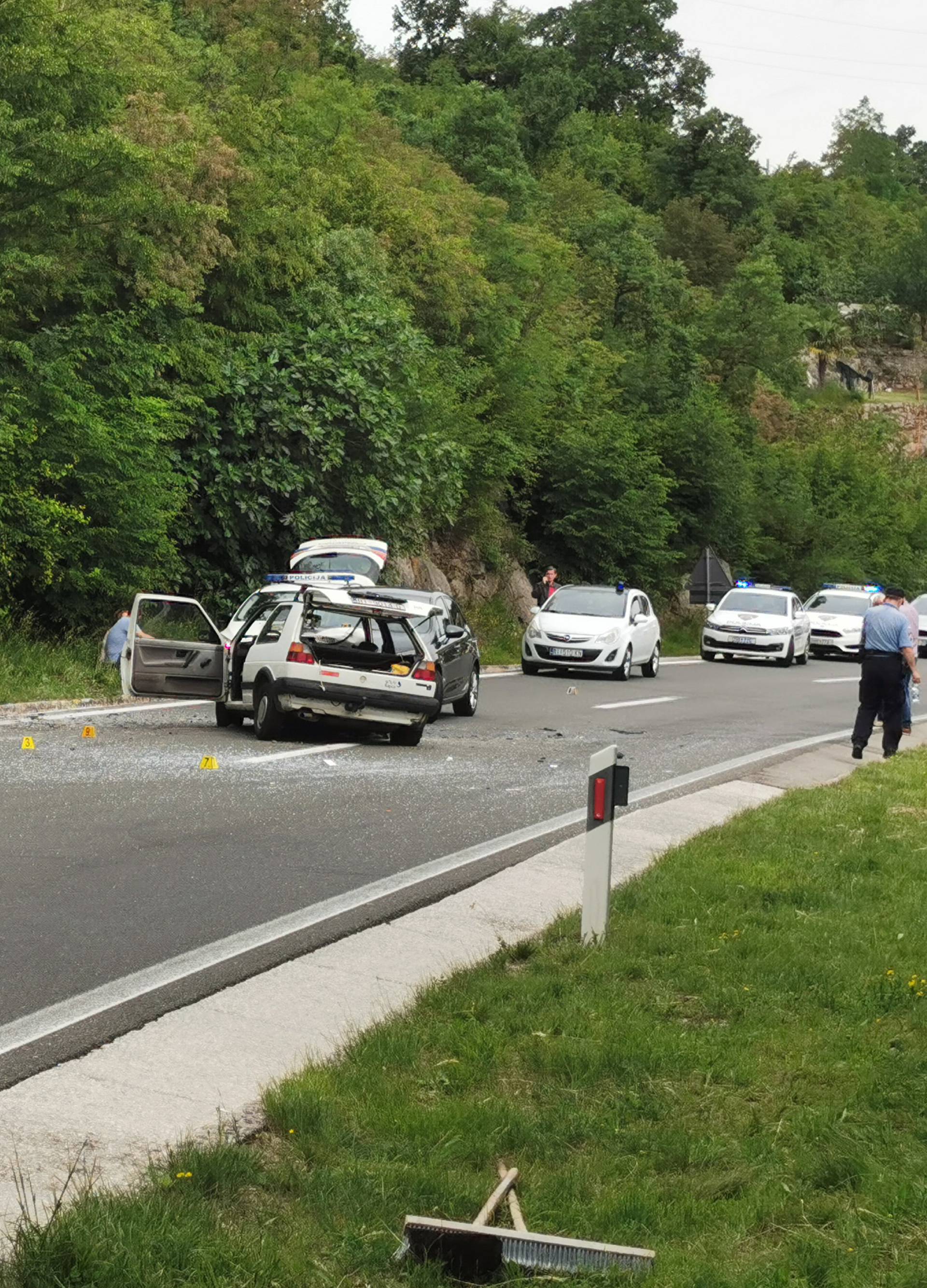 Vozač imao napadaj? Prešao u krivi smjer, poginuo je putnik