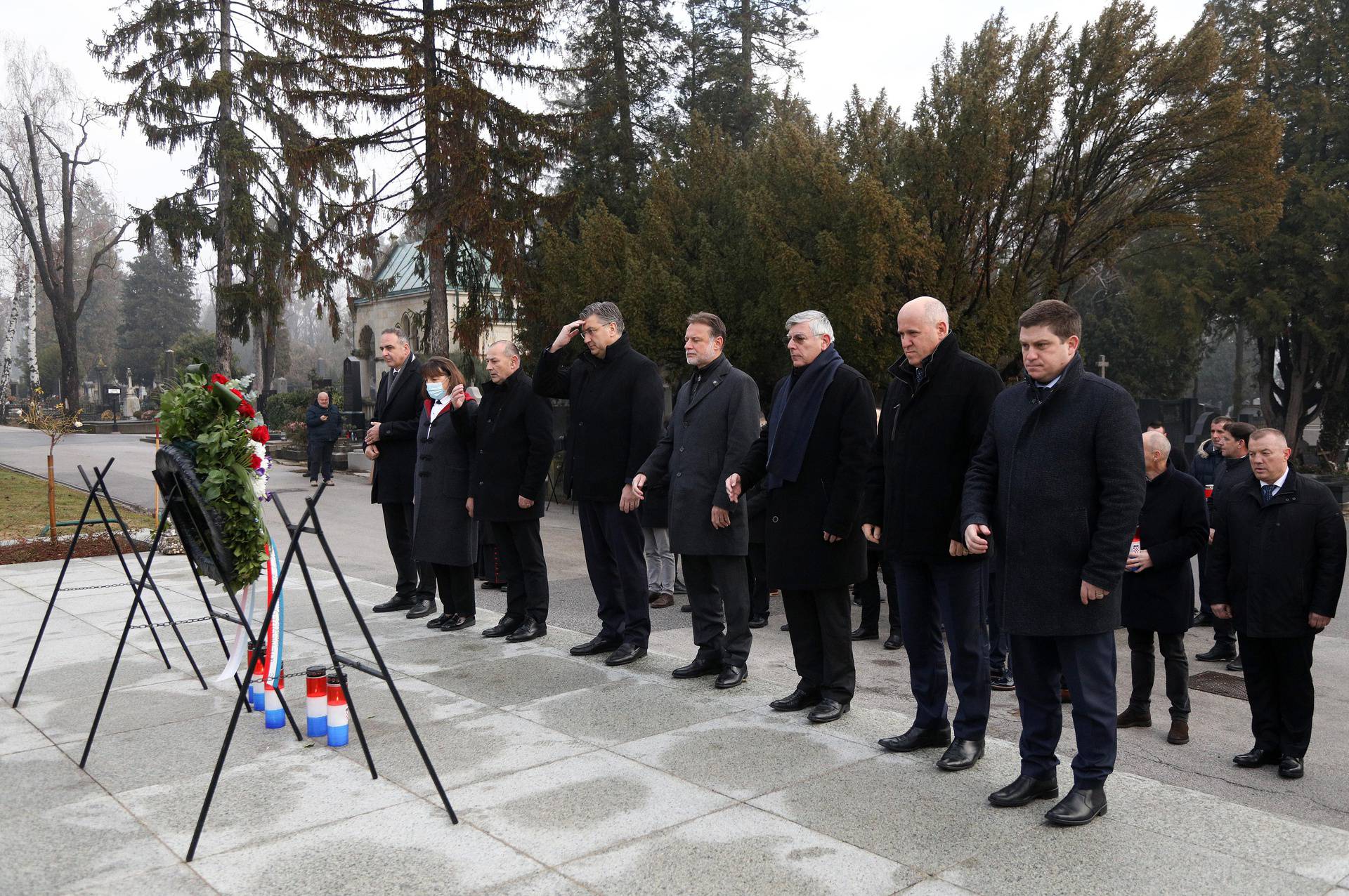 FOTO HDZ-ovci odali počast Tuđmanu: 'Postavio je temelje razvoja hrvatske demokracije'