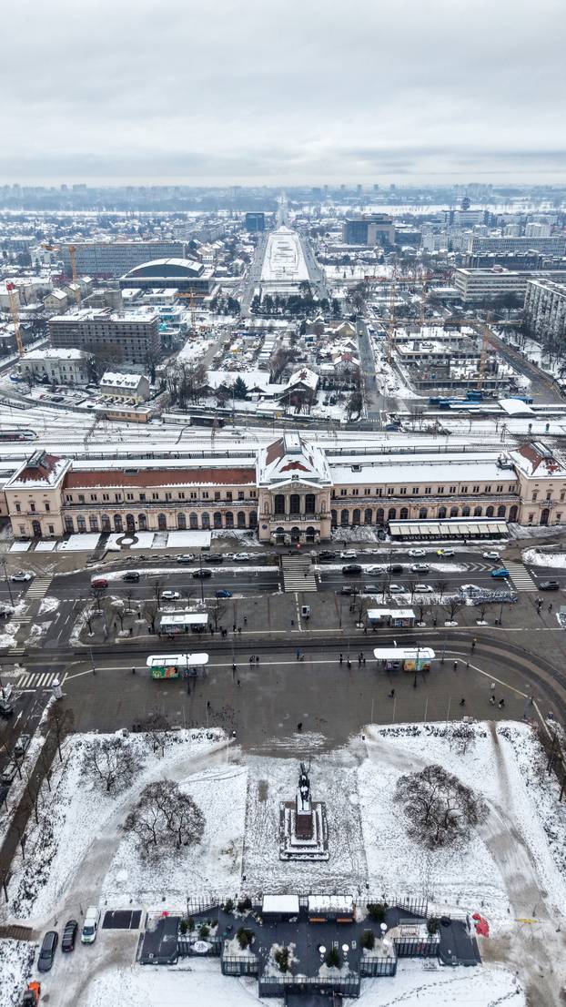 Pogled iz zraka na centar Zagreba prekriven snijegom