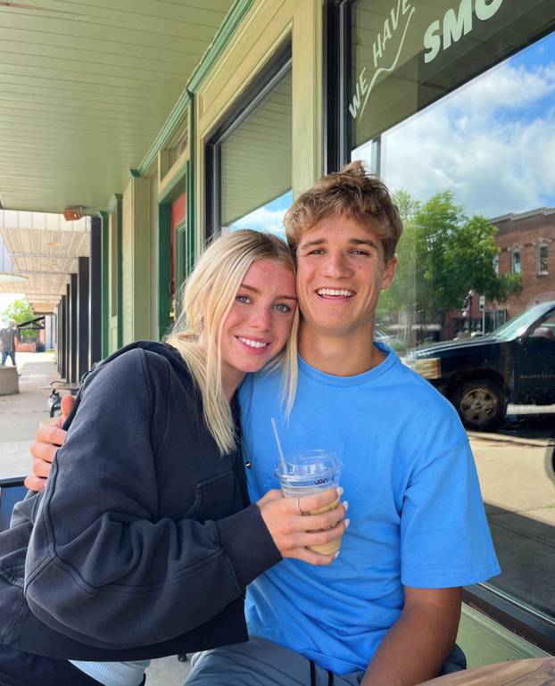 FOTO Hajdukovac kleknuo pred Amerikanku, sad napušta klub. 'Ti si odgovor na moje molitve'
