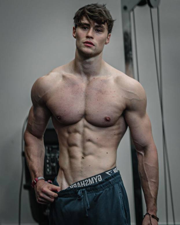 Od mršavog klinca do fitness modela i pozicije  kreativnog direktora Gymsharka
