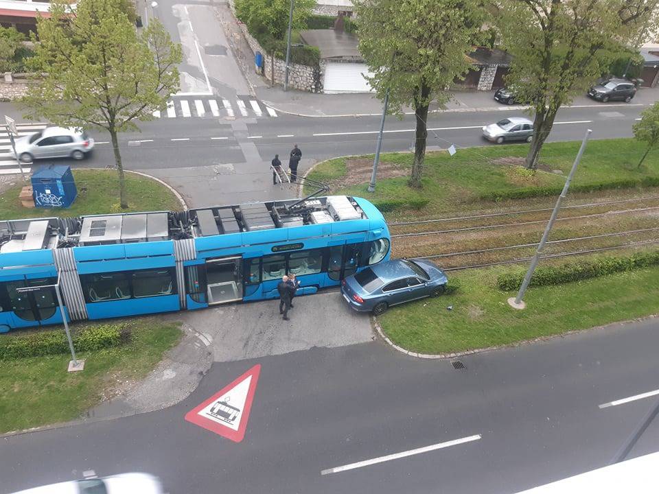 Sudar auta i tramvaja na Ksaveru: 'Nisu se uopće vidjeli'