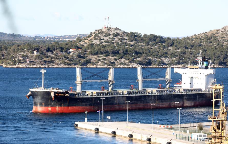 U luku Šibenik uplovio je najveći teretni brod koji je ikada prošao kroz Kanal sv. Ante