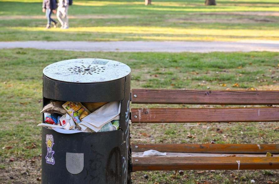 Pune kante za otpad u centru Zagreba