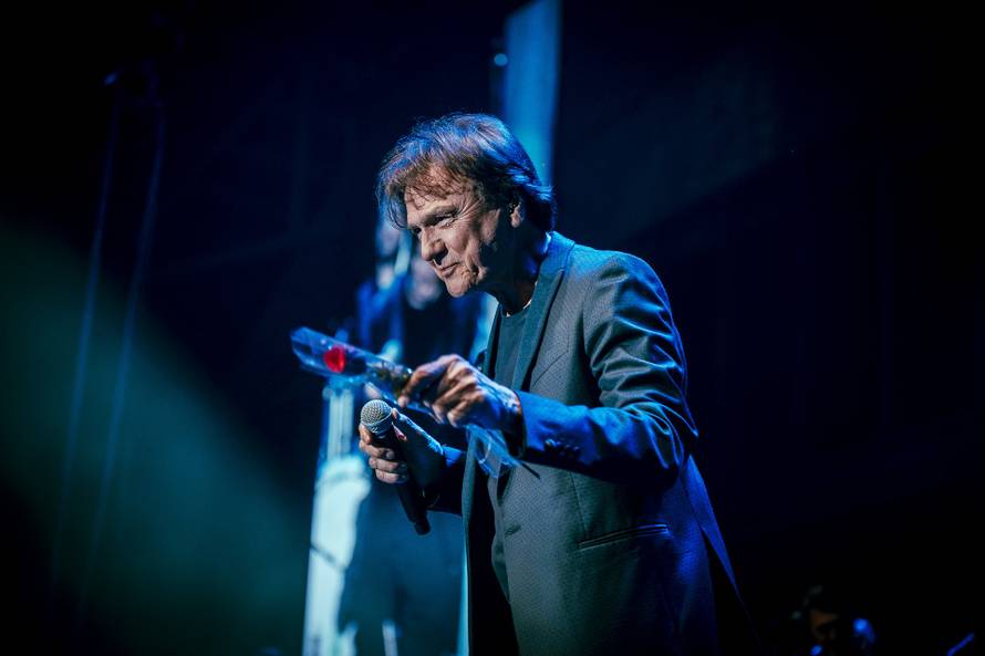 Mjesec dana poslije eksplozije na Dedinju, Čolić najavio veliki koncert u Slavonskom Brodu