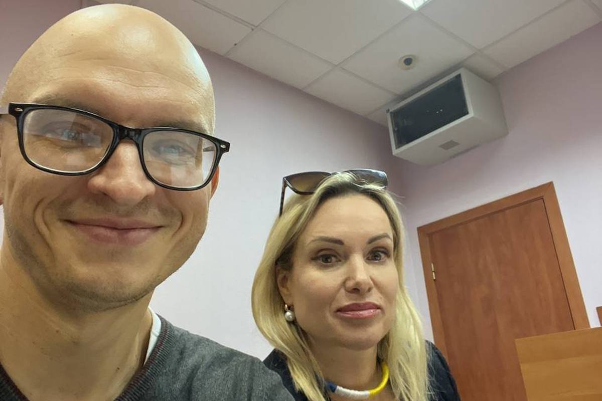 Ruskinja koja je upala u eter s porukom protiv rata završila na sudu: Prijeti joj 10 dana zatvora