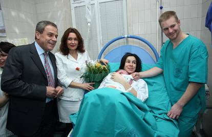 Prva beba u Zagrebu u 2012. rodila se 15 sekundi iza ponoći