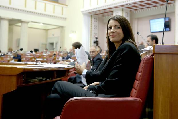 Zagreb: Nasmijana i radosna Josipa Rimac prisegnula u Saboru te postala zastupnica, 18.09.2015.