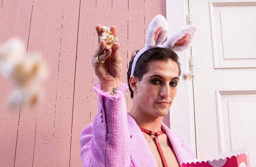 Damiano iz Maneskina pozirao obučen u kostim ružičastog zeca