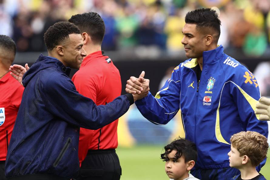 Soccer: International Mens Friendly-Brazil at France