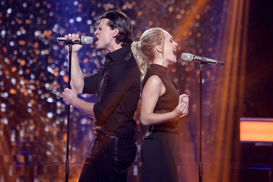 Mom dečku nije ugodno kad me gledaju, ali to ne utječe na nas