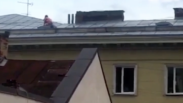 Seksali se na krovu zgrade, snimio ih slučajni prolaznik