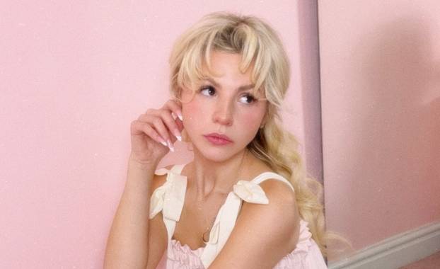 FOTO Mlada ljepotica obožava vintage stil - u retro krpicama donosi seksepil iz 1950-ih