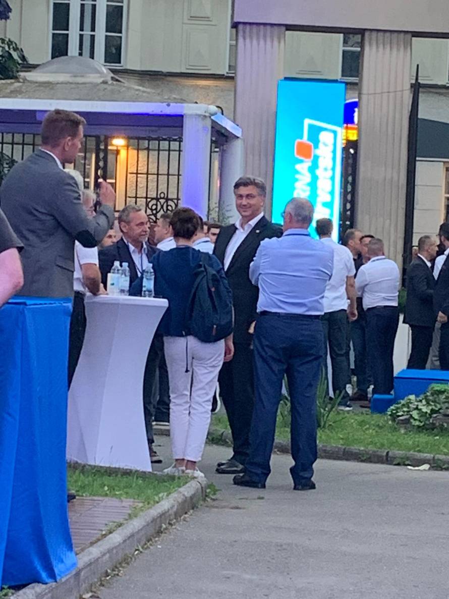 Stožer HDZ-a: 'Moja domovina' odsvirala je za kraj velike fešte