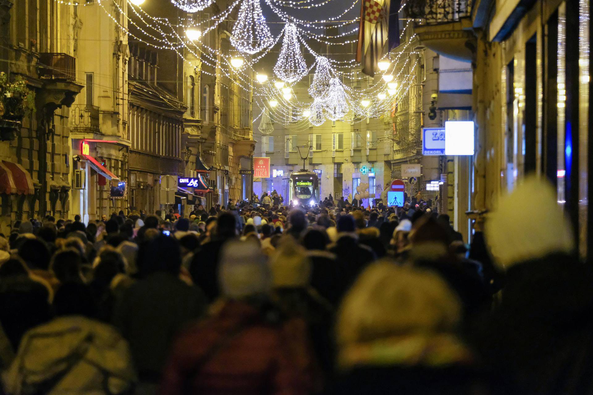 VIDEO Privedeno dvoje, glavni organizatori: 'Netko nam je ukrao prosvjed'