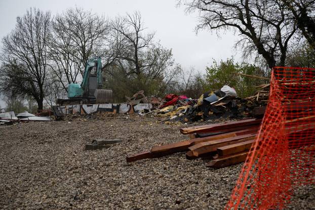 Zagreb: Uklanjanje Londoner Puba na jarunskom Otoku Veslača