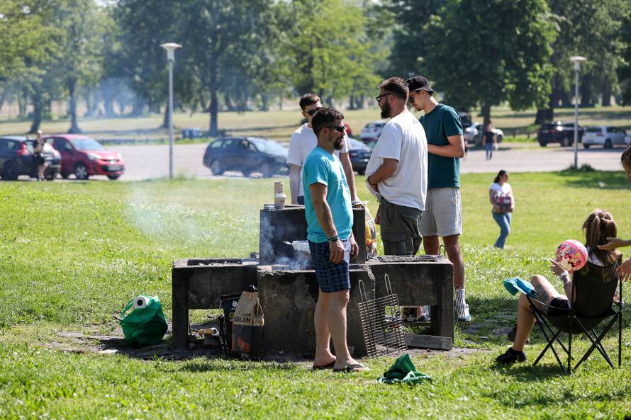 Zagreb: Građani i na Bundeku uz roštilj slave praznik rada 