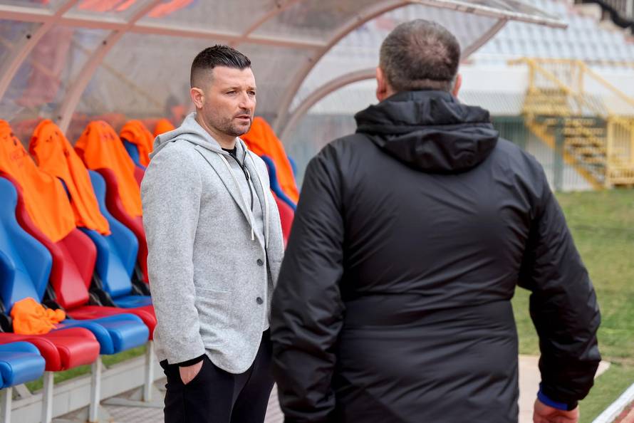 Split: Zagrijavanje igrača prije početka utakmice između Osijeka i Hajduka