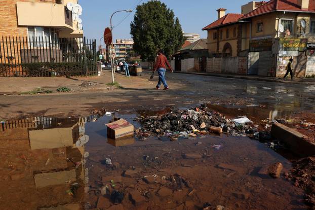 Johannesburg's water crisis angers voters, drives rich off-grid