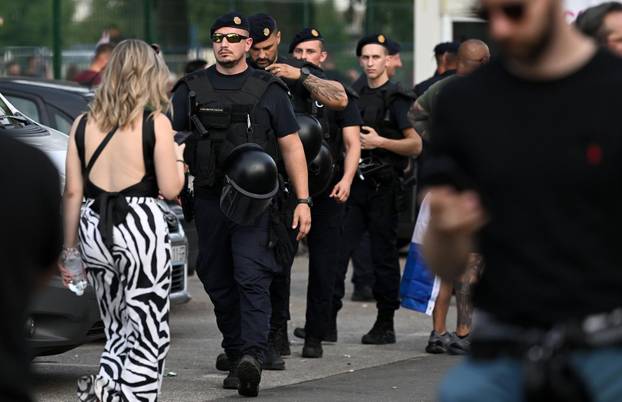 Zagreb: Stvaraju se ogromne gužve na samom ulazu na koncert Thompsoona