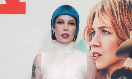 Halsey &scaron;okirala fanove: Javila se iz bolnice nakon koncerta
