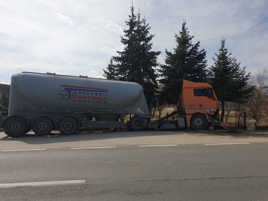 U naletu kamiona na traktor kod Koprivnice ozlijeđena žena