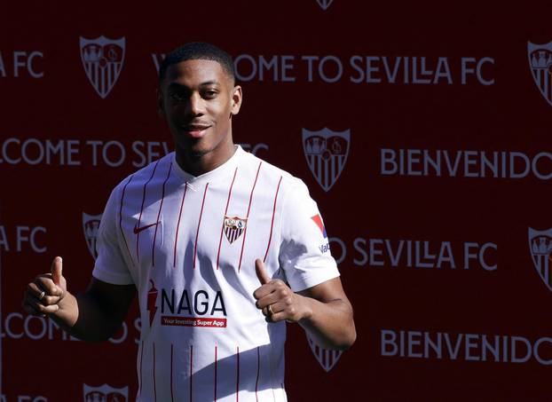 Anthony Martial signs for Sevilla on loan