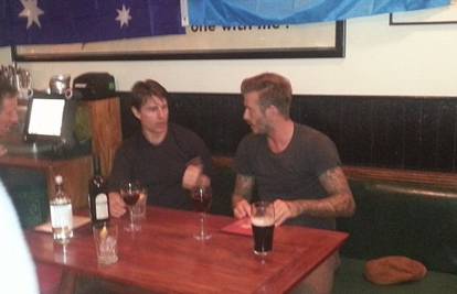 Oduševili stalne goste: David i Tom sjeli na piće u lokalni pub