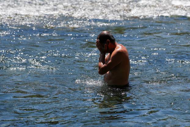 Residents and tourists battle heatwave in Podgorica