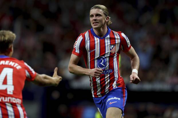 Atlético de Madrid beats Valencia 3-0. on matchday 5