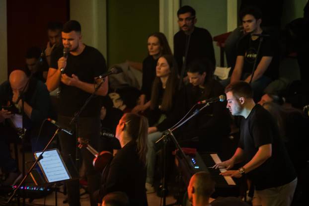 Split: U crkvi Srca Isusova održano je klanjanje za mlade kao odgovor na Noć vještica