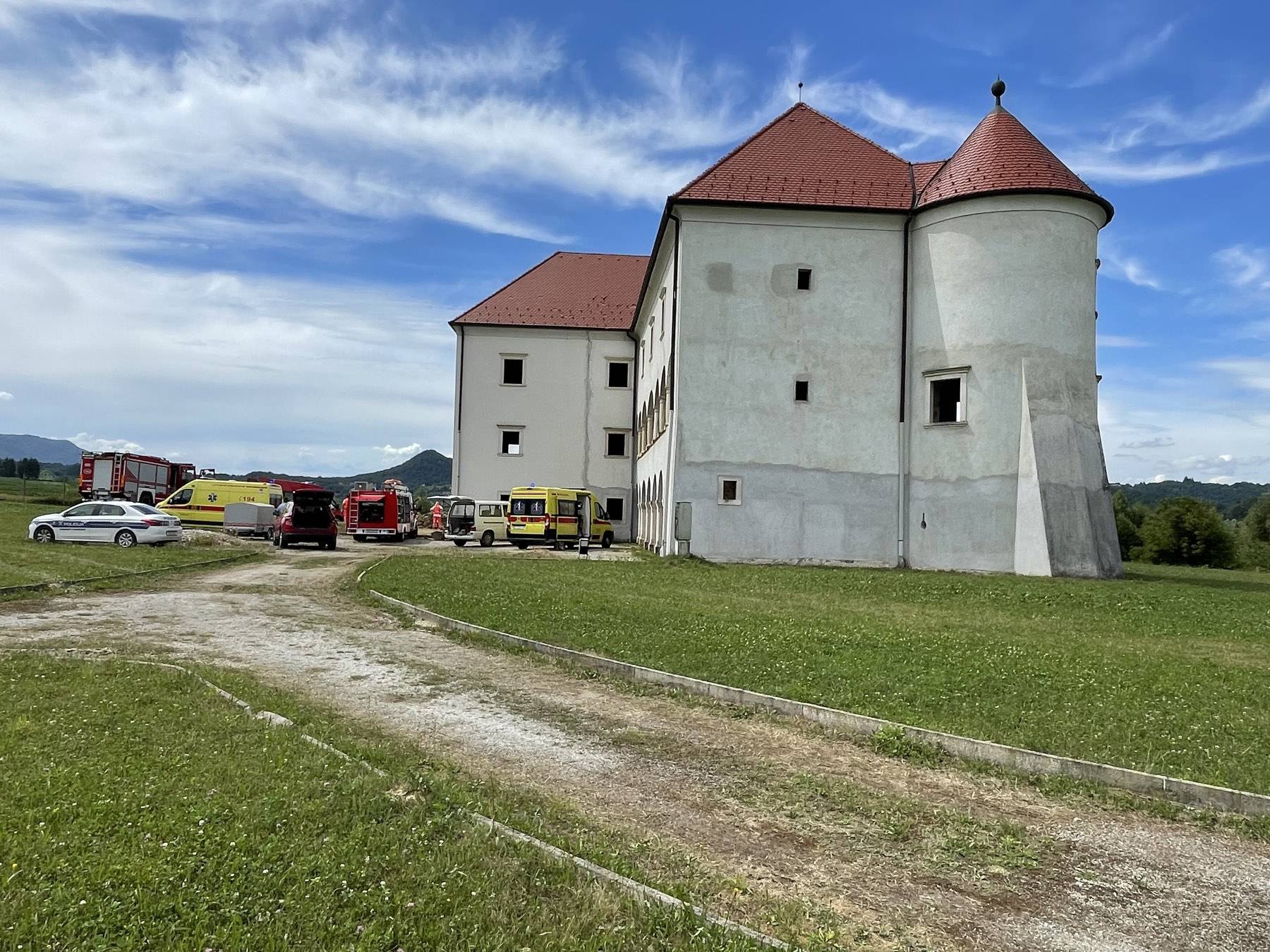 Detalji tragedije kod dvorca Bela: Dvojicu muškaraca odron je zatrpao dok su bili u kanalu