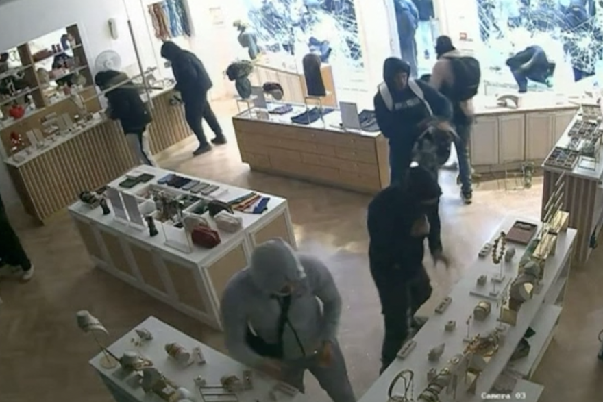 Plja&ccaron;ka zlatarne u Francuskoj