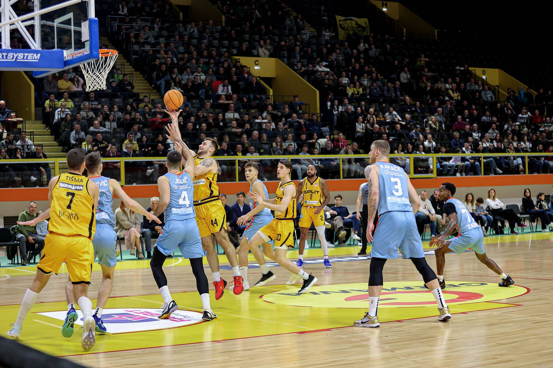 Split: Utakmica 14. kola državnog prvenstva košarkaša KK Split- Cedevita 