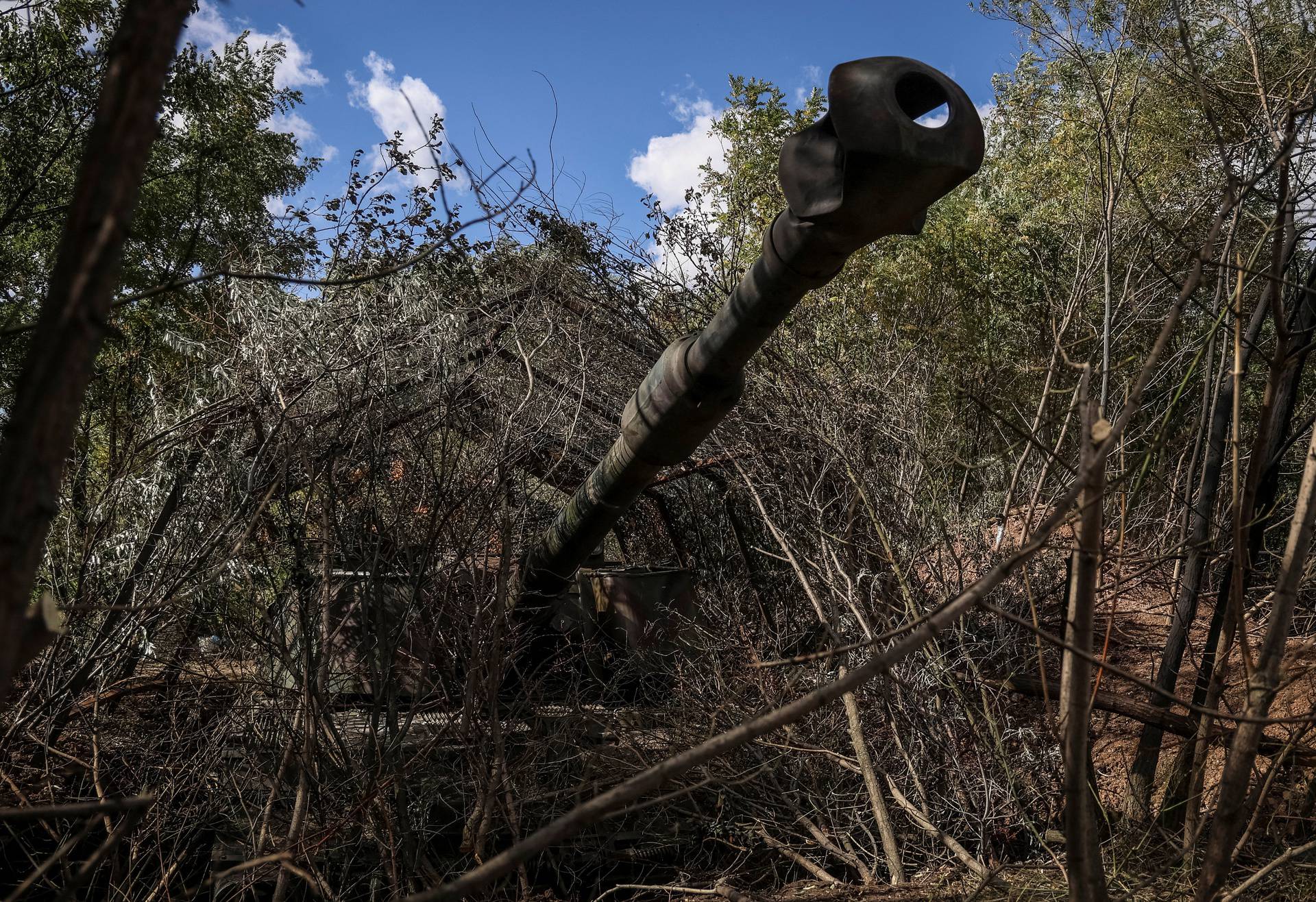 Ukrainian servicemen prepare to fire a M109 self-propelled howitzer towards Russian troops in Donetsk region