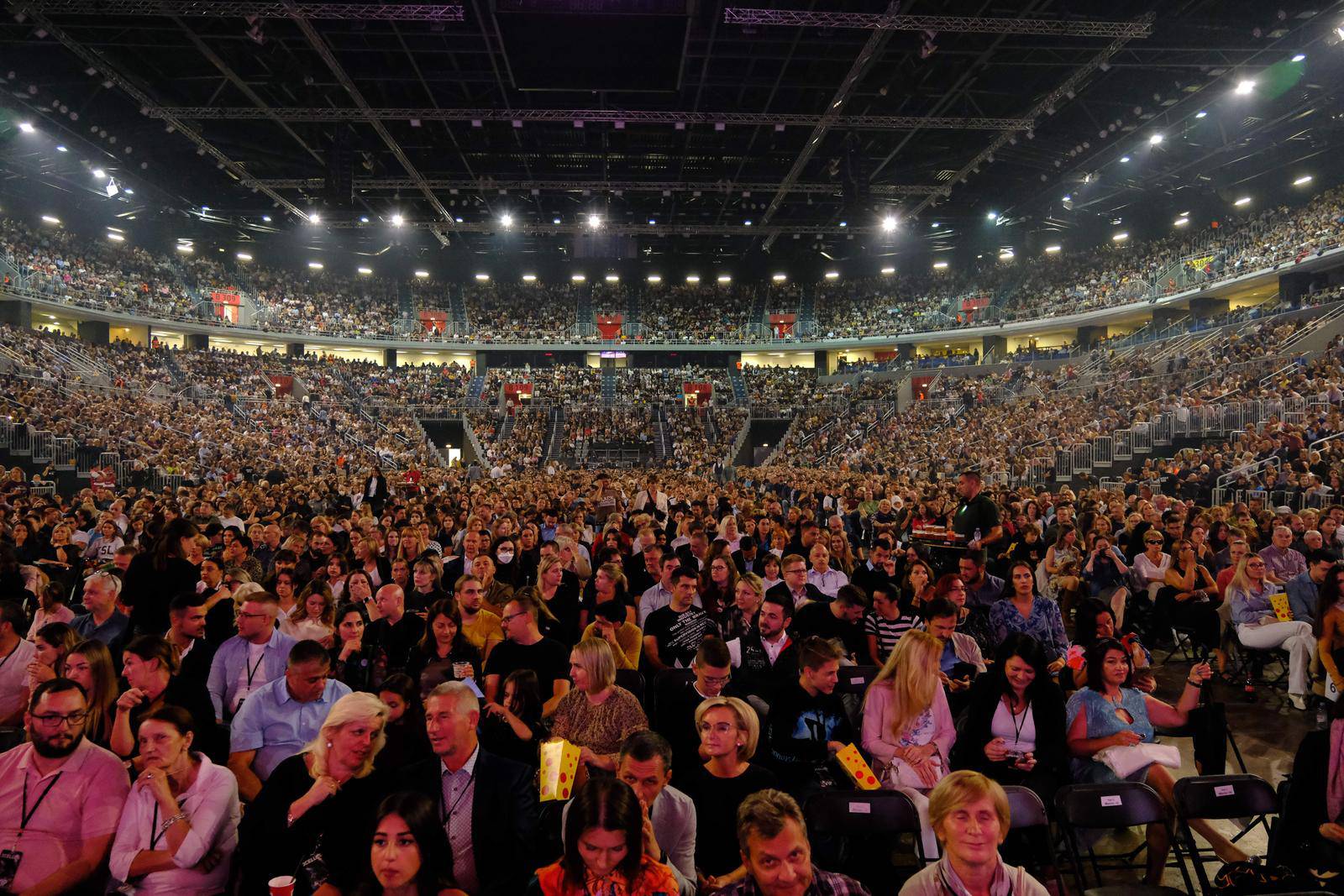 FOTO 2Cellos održali posljednji koncert u Areni Zagreb: Anne iz Australije doputovala radi njih