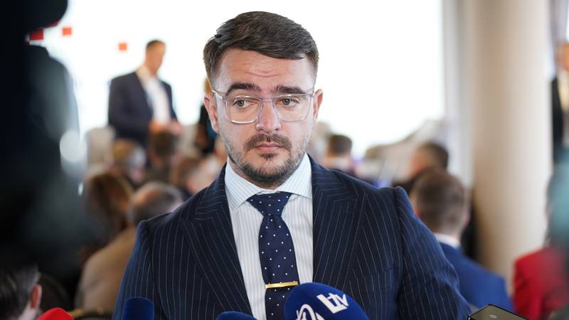 Sramotni grafit na katoličkoj crkvi u Tesliću! Netko ćirilicom napisao prijetnje Hrvatima