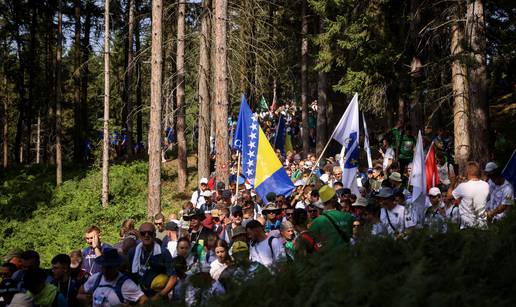 VIDEO Tisuće ljudi krenule su na put u BiH: Odat će počast svim žrtvama genocida u Srebrenici