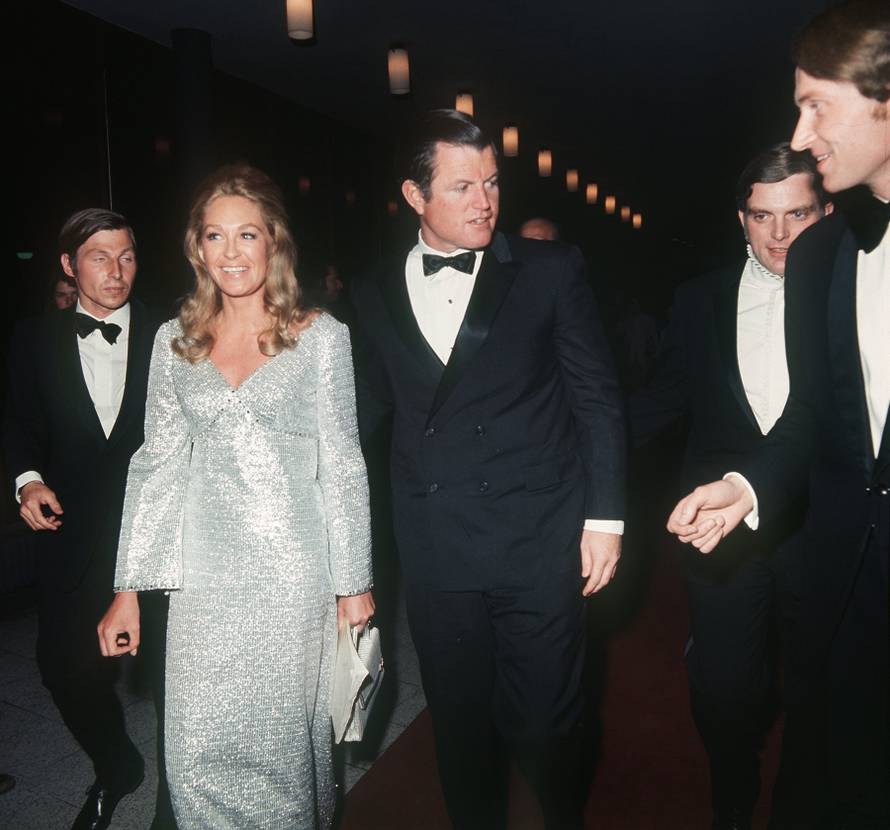 Edward KENNEDY, politik, Joan BENNET-KENNEDY (Bennetová-Kennedyová), manželka