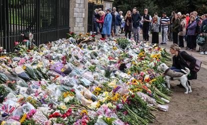 Mourners gather at Windsor Castle