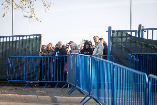 Zagrebačka policija organizirala je  javnu prodaju pronađenih predmeta kojima je istekao rok čuvanja