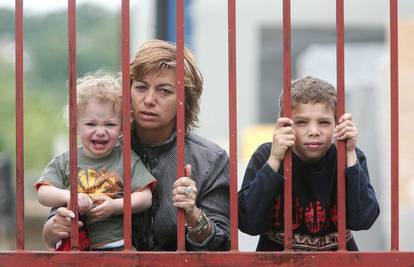 Policija držala majku i djecu u postaji četiri sata 