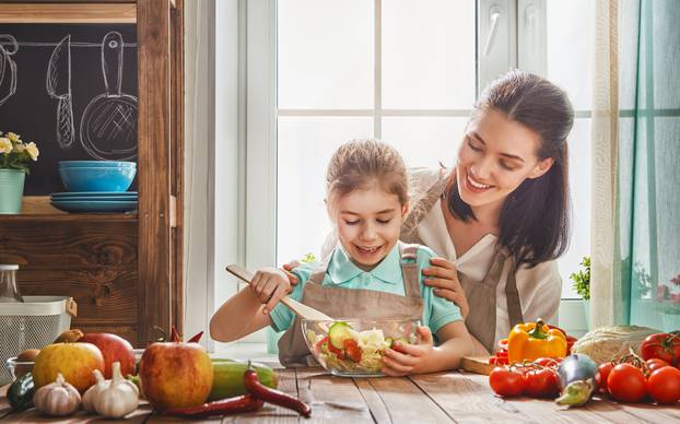 Healthy,Food,At,Home.,Happy,Family,In,The,Kitchen.,Mother