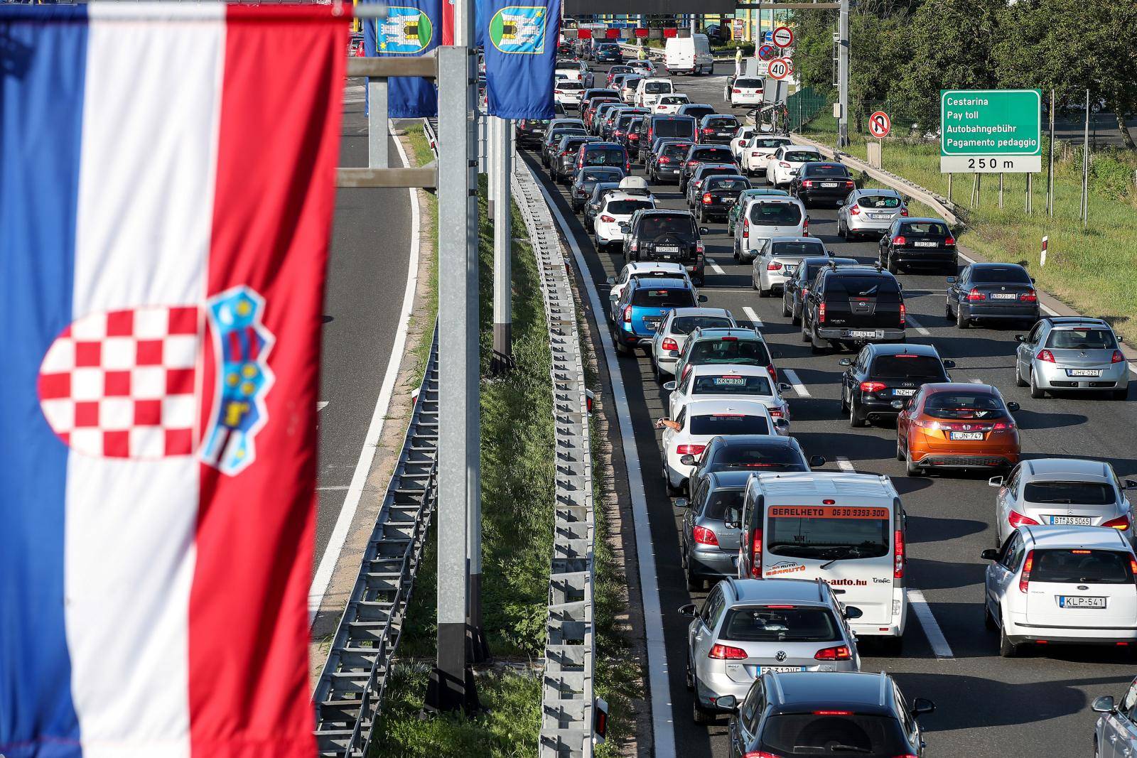 Velike gužve na autocesti, još veći kaos očekuje se u nedjelju