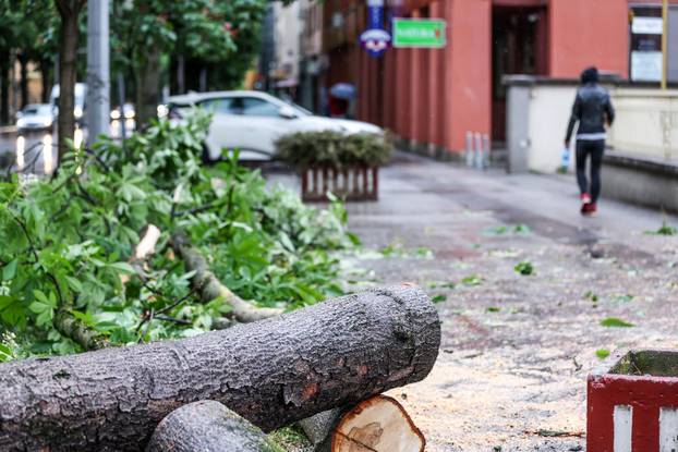 Zagreb: Jako nevrijeme zahvatilo grad
