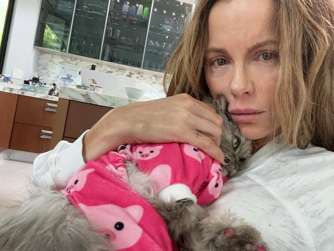 Kate Beckinsale nije preboljela svog mačka: 'Svaku noć spavam s njegovim lijesom u krevetu...'