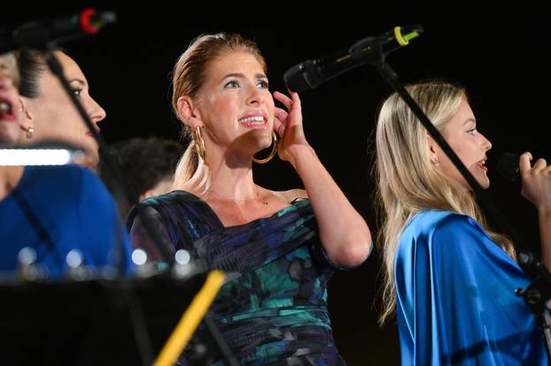 Zagreb: Koncert "Vraćam se Zagrebe tebi" ispred Hrvatskoga narodnog kazališta