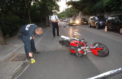 Rijeka: Umro motociklist koji se zaletio u stupiće